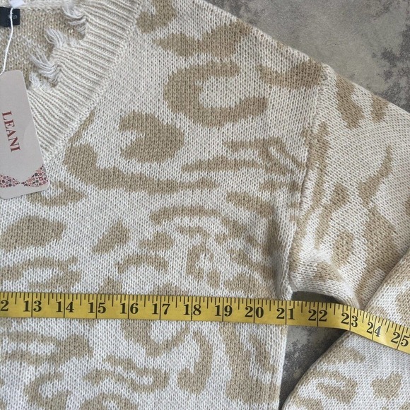 Leani Loose Knit Leopard Print Sweater Beige tan Size Small New - Picture 6 of 11